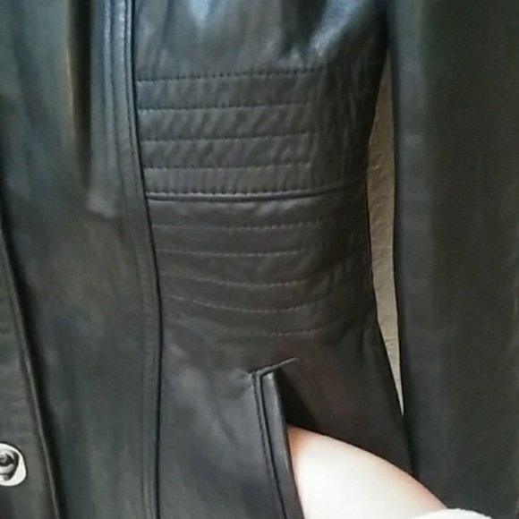 Vintage Jones New York Genuine Leather Jacket - Picture 5 of 8